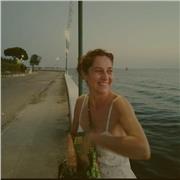 Docente di lettere impartisce lezioni di italiano storia geografia filosofia e storia dell'arte